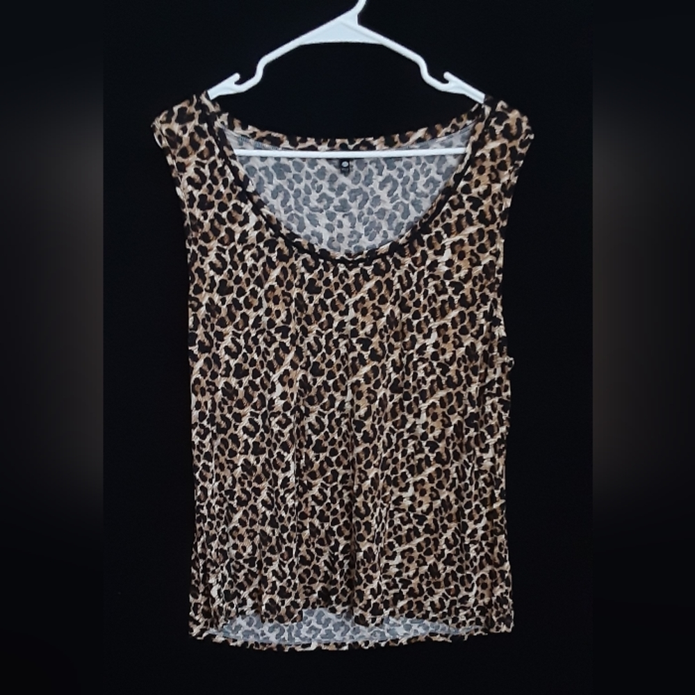 Sleeveless shirt